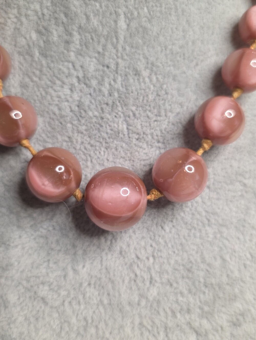 Vintage Rose Pink Cat's Eye Glass Graduated Bead Hand-Knotted Necklace - Picture 5 of 6